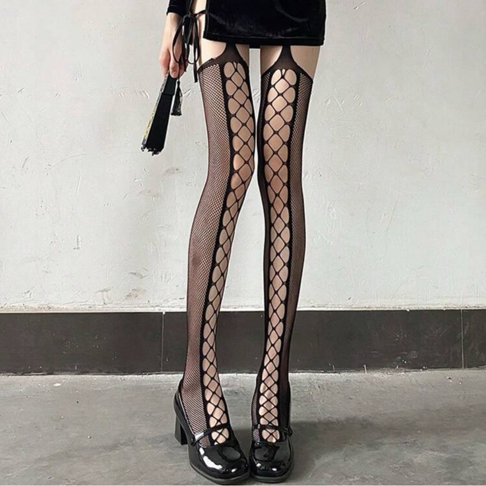 Women Black Suspender Fishnet Stockings - Picture 6 of 6